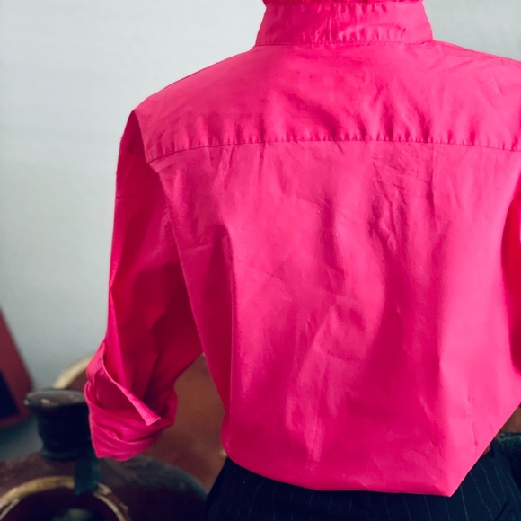 Bright Pink Wardrobe Staple You’ll Love Adding to Your Shirt Rotation - Picture 2 of 5